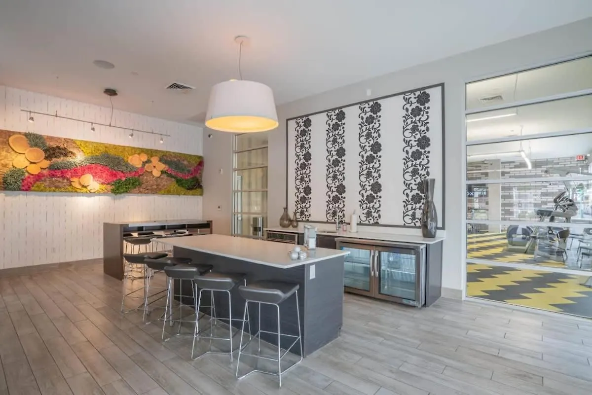フェニックスModern 2Bd Dt - Balcony, Gym, W-D, Parking - Sleeps 8アパートメント 0*, フェニックス