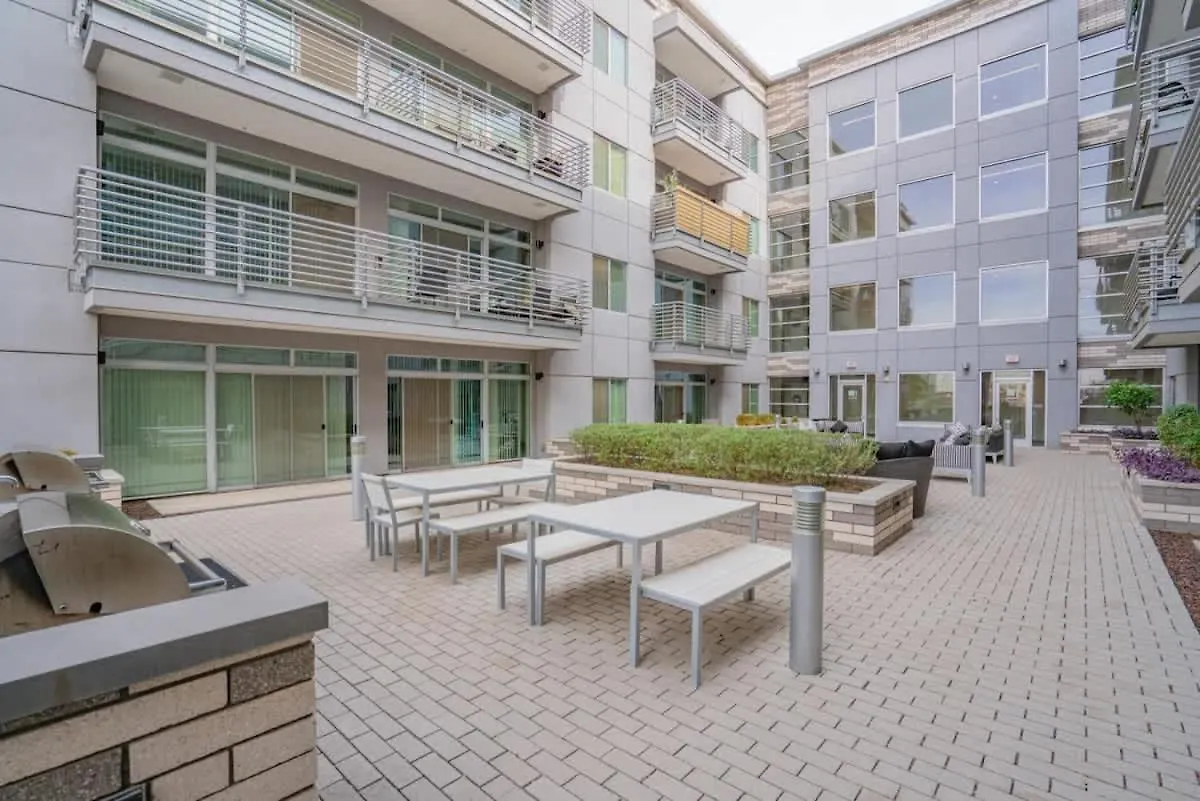 フェニックスModern 2Bd Dt - Balcony, Gym, W-D, Parking - Sleeps 8アパートメント アパート