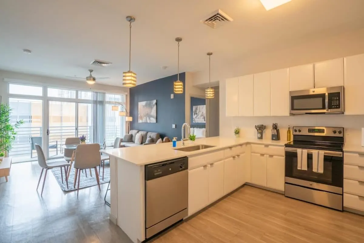 アパート フェニックスModern 2Bd Dt - Balcony, Gym, W-D, Parking - Sleeps 8アパートメント