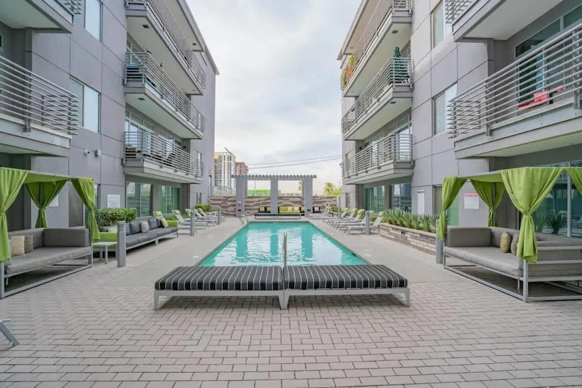 フェニックスModern 2Bd Dt - Balcony, Gym, W-D, Parking - Sleeps 8アパートメント アパート