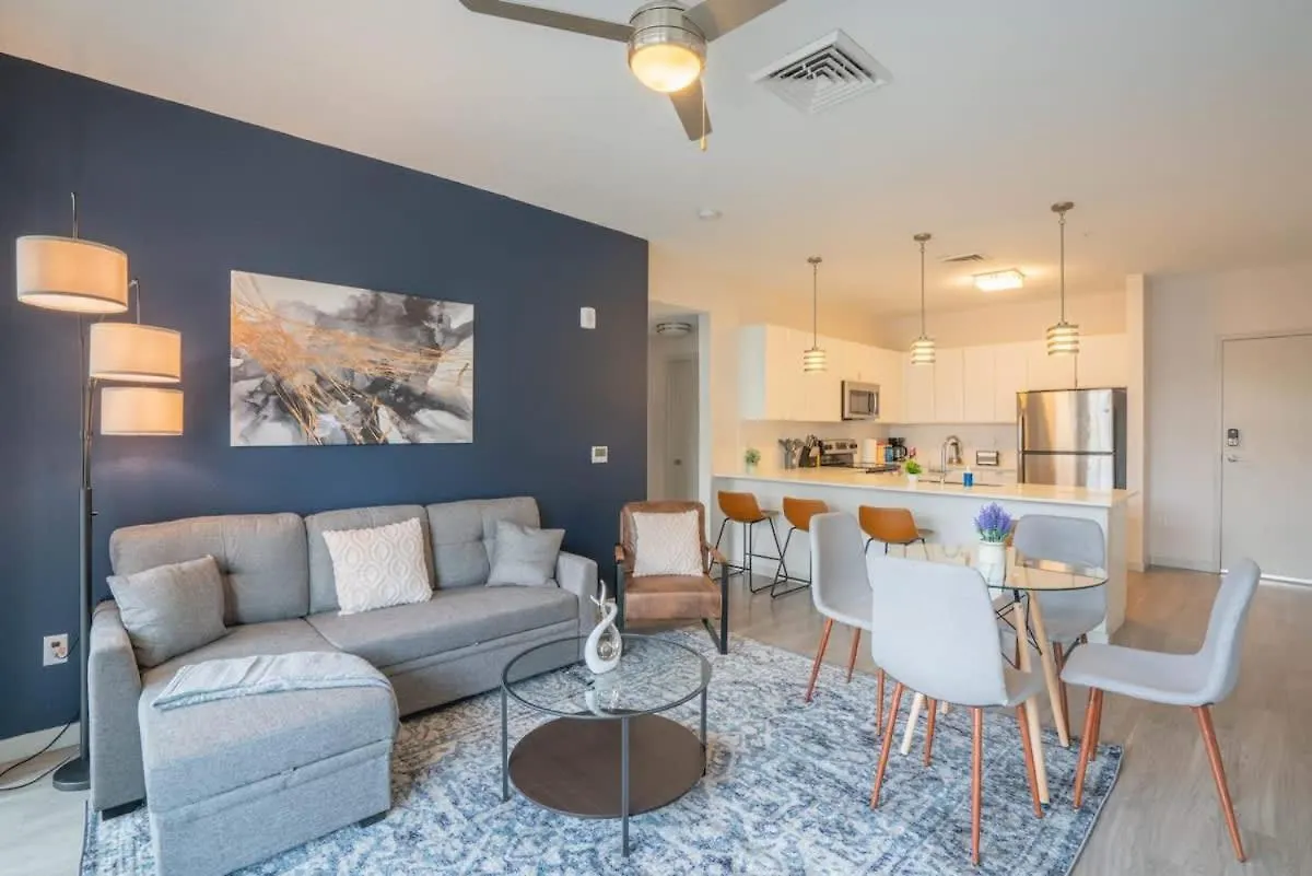 フェニックスModern 2Bd Dt - Balcony, Gym, W-D, Parking - Sleeps 8アパートメント