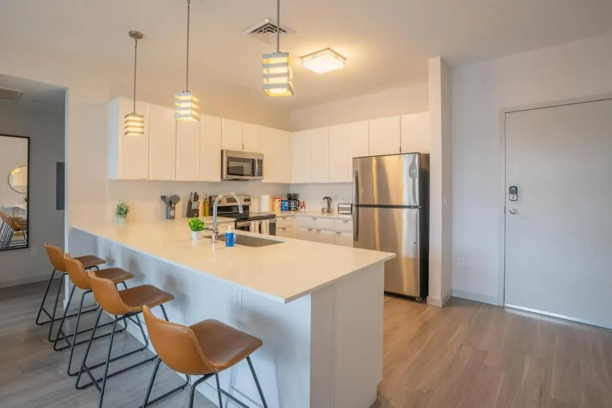アパート フェニックスModern 2Bd Dt - Balcony, Gym, W-D, Parking - Sleeps 8アパートメント