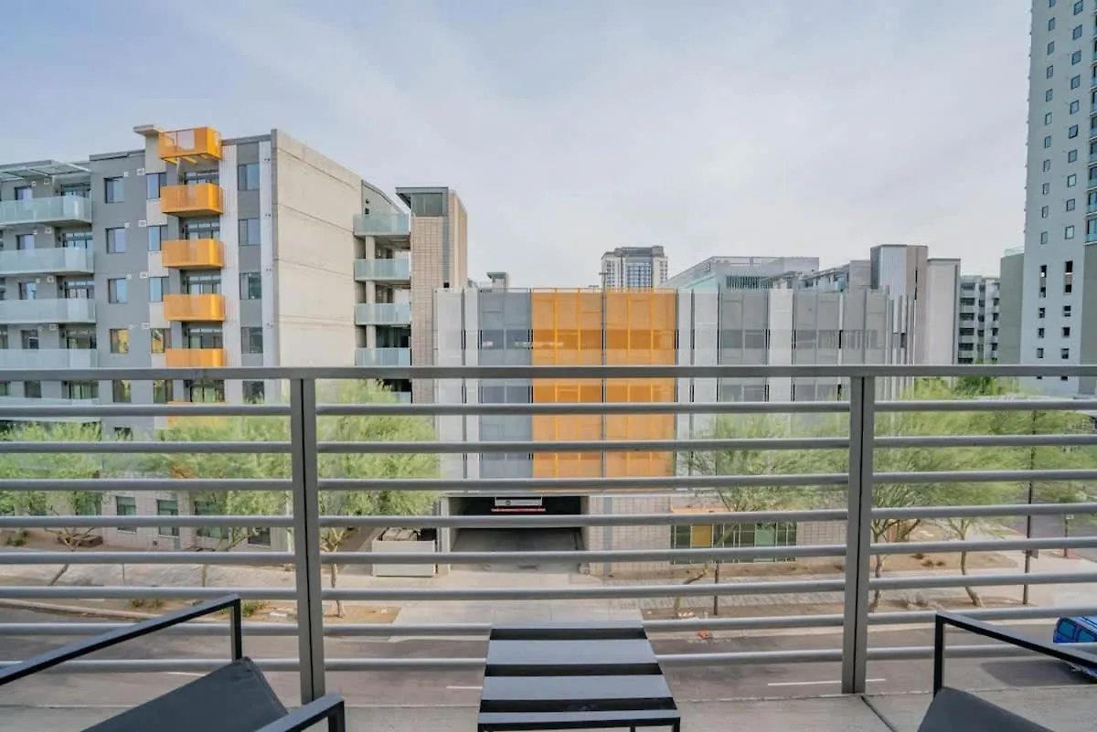 フェニックスModern 2Bd Dt - Balcony, Gym, W-D, Parking - Sleeps 8アパートメント フェニックス